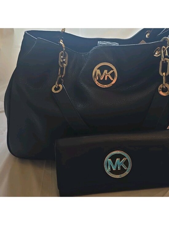 Michael Kors Handbags - Michael Kors Large Black Pebbled Shoulder Bag MK Logo W/ Wallet